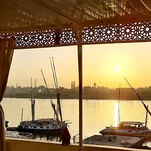 luxory-senmut-apartments.hotels-luxor-egypt.com/